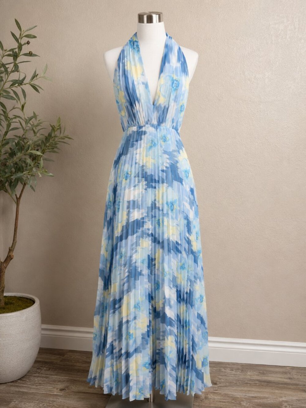 Steve Madden Pleated Halter Maxi Dress Hazy Blue Floral Print Open Back Size L